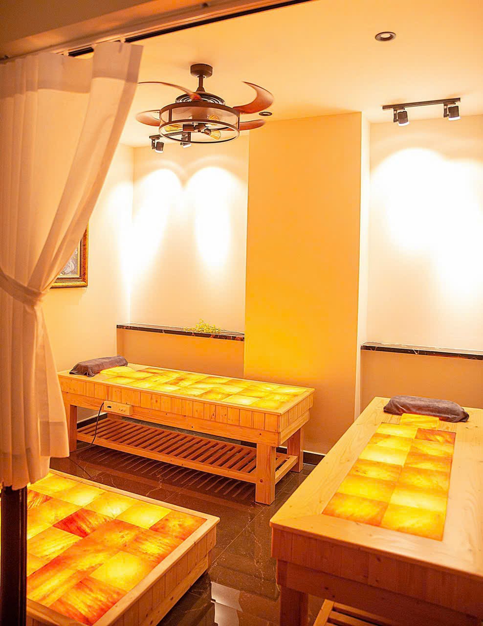 Giường đ&aacute; muối himalaya cao cấp ch&iacute;nh h&atilde;ng sản xuất bởi Nguyễn H&agrave;